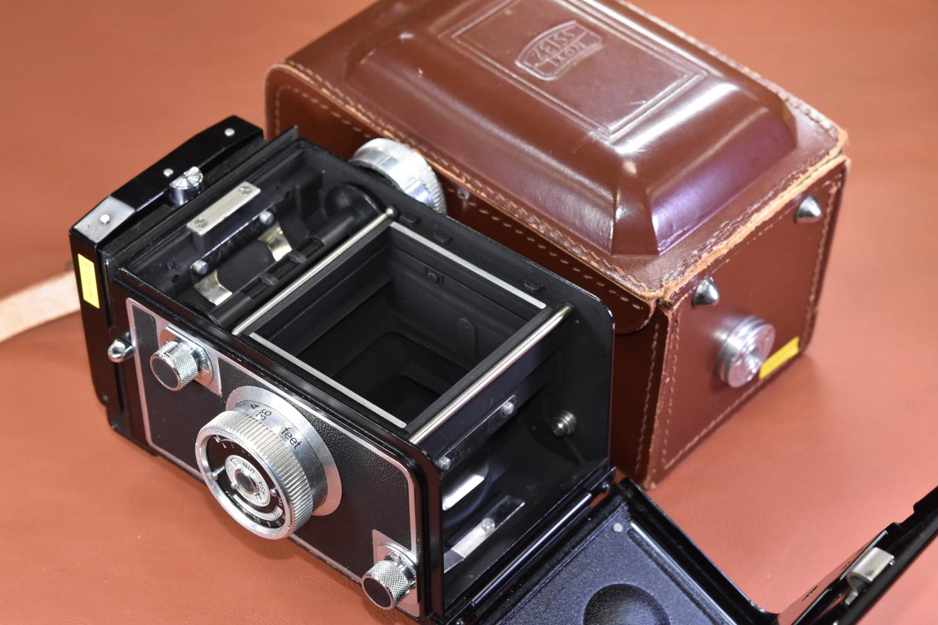 希 少】ZEISS IKON IKOFLEX Favorit 純正本革ケース付 【Carl 希 少】ZEISS IKON IKOFLEX Favorit 純正本革ケース付 【Carl