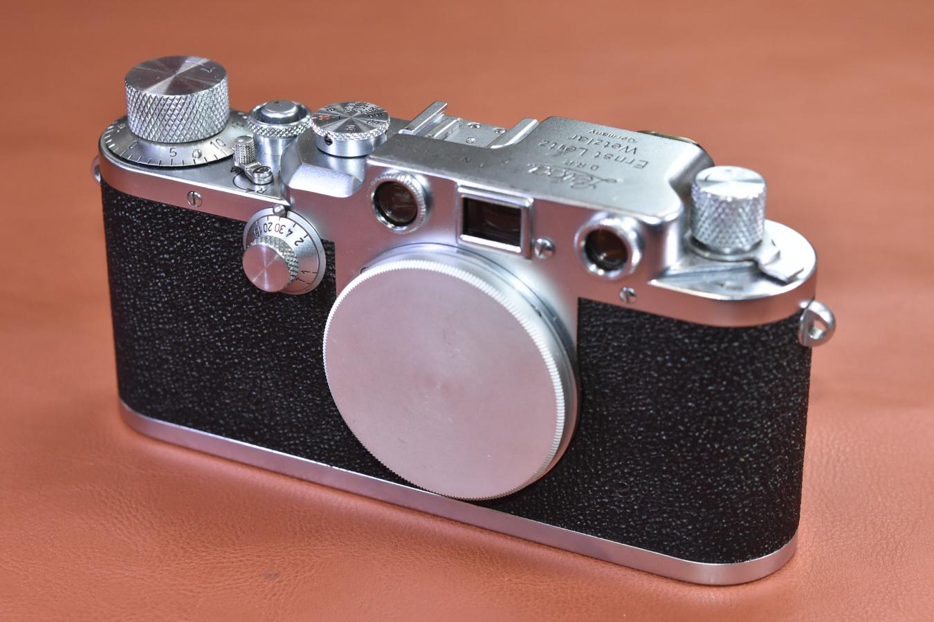 LEICA IIIc 戦後型 シャークスキン 【47万台1949年製 LEICA IIIc 戦後型 シャークスキン 【47万台1949年製