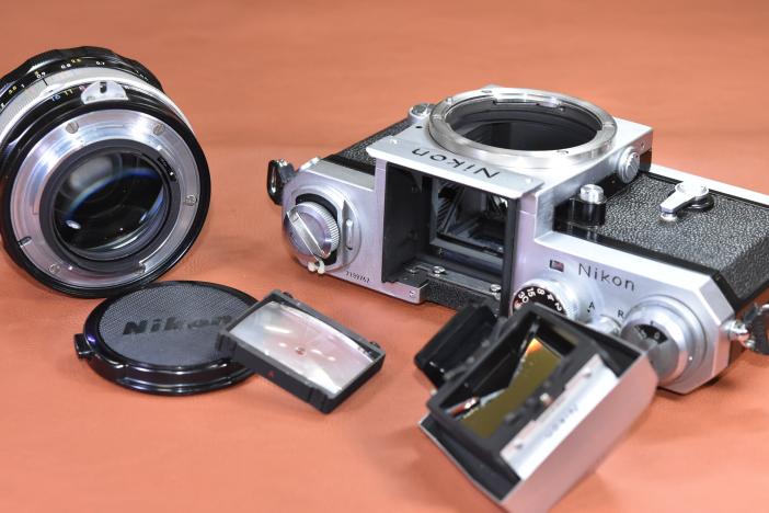 Nikon F アイレベル Silver 713万台 NIKKOR-S・C Auto 50/1.4 付 Nikon F アイレベル Silver 713万台 NIKKOR-S・C Auto 50/1.4 付