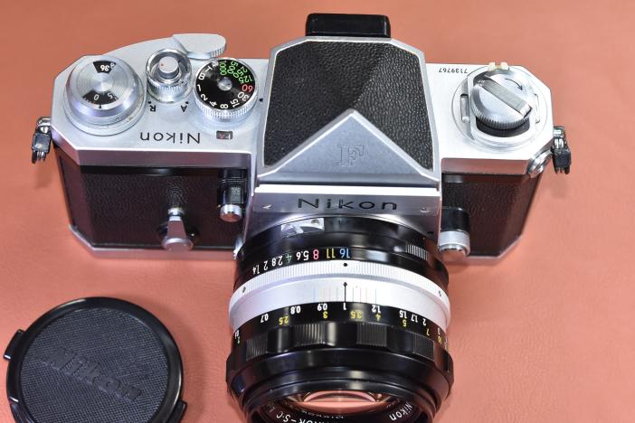 Nikon F アイレベル Silver 713万台 NIKKOR-S・C Auto 50/1.4 付 Nikon F アイレベル Silver 713万台 NIKKOR-S・C Auto 50/1.4 付